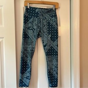 Powerhold by fabletics in a paisley pattern size small